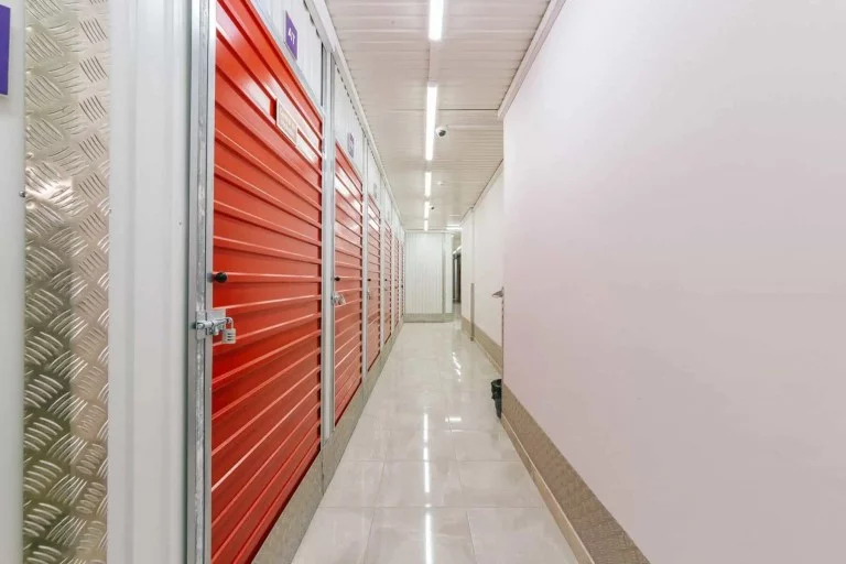 Fachada da unidade Stokarea Cacilhas Almada - Self Storage em Cacilhas Almada