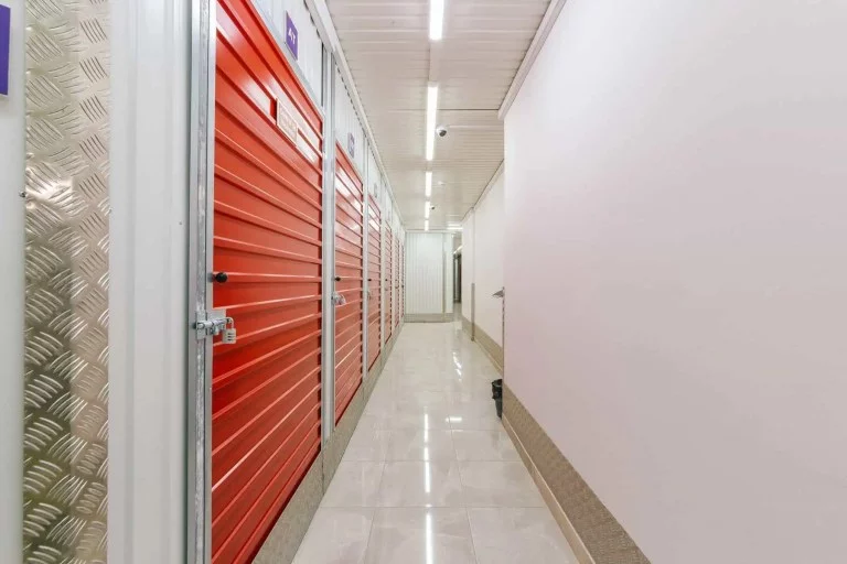 Fachada da unidade Stokarea Damasceno Monteiro - Self Storage em Damasceno Monteiro