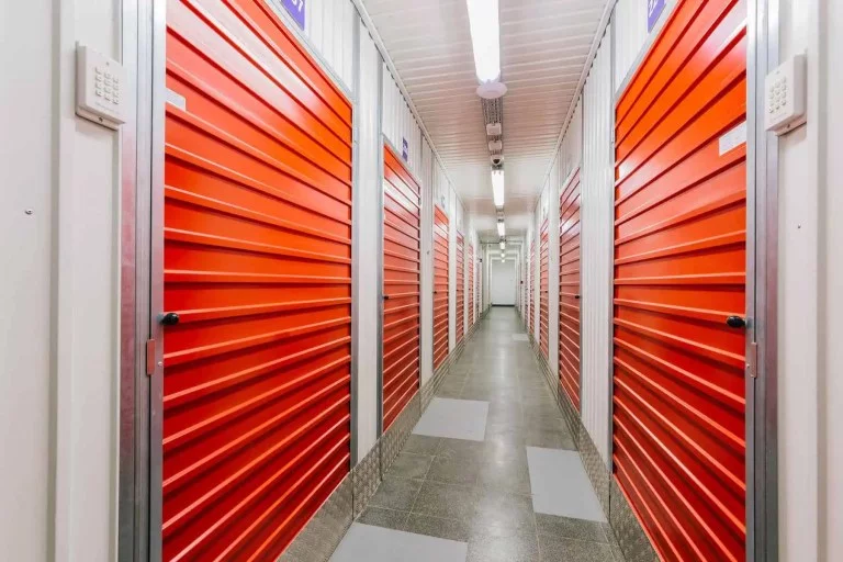 Fachada da unidade Stokarea Olaias - Self Storage em Olaias