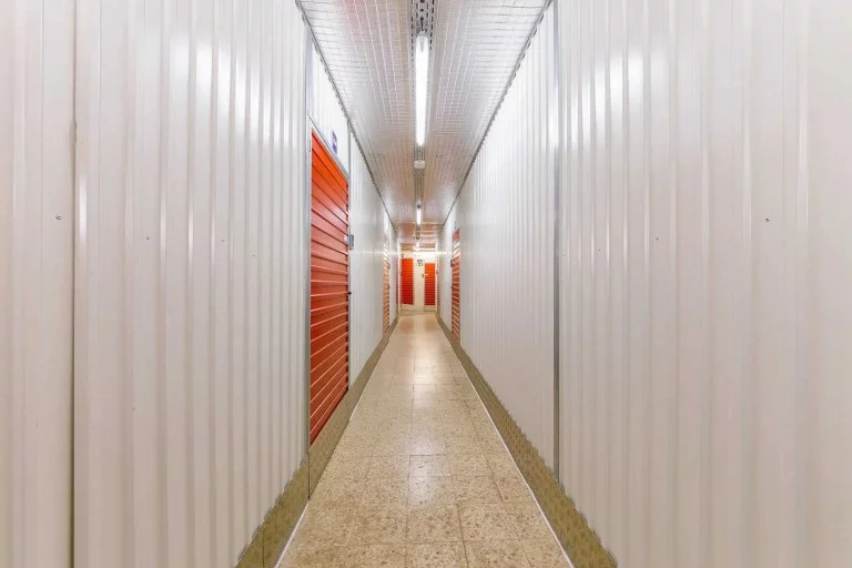 Fachada da unidade Stokarea Pontinha - Self Storage em Pontinha